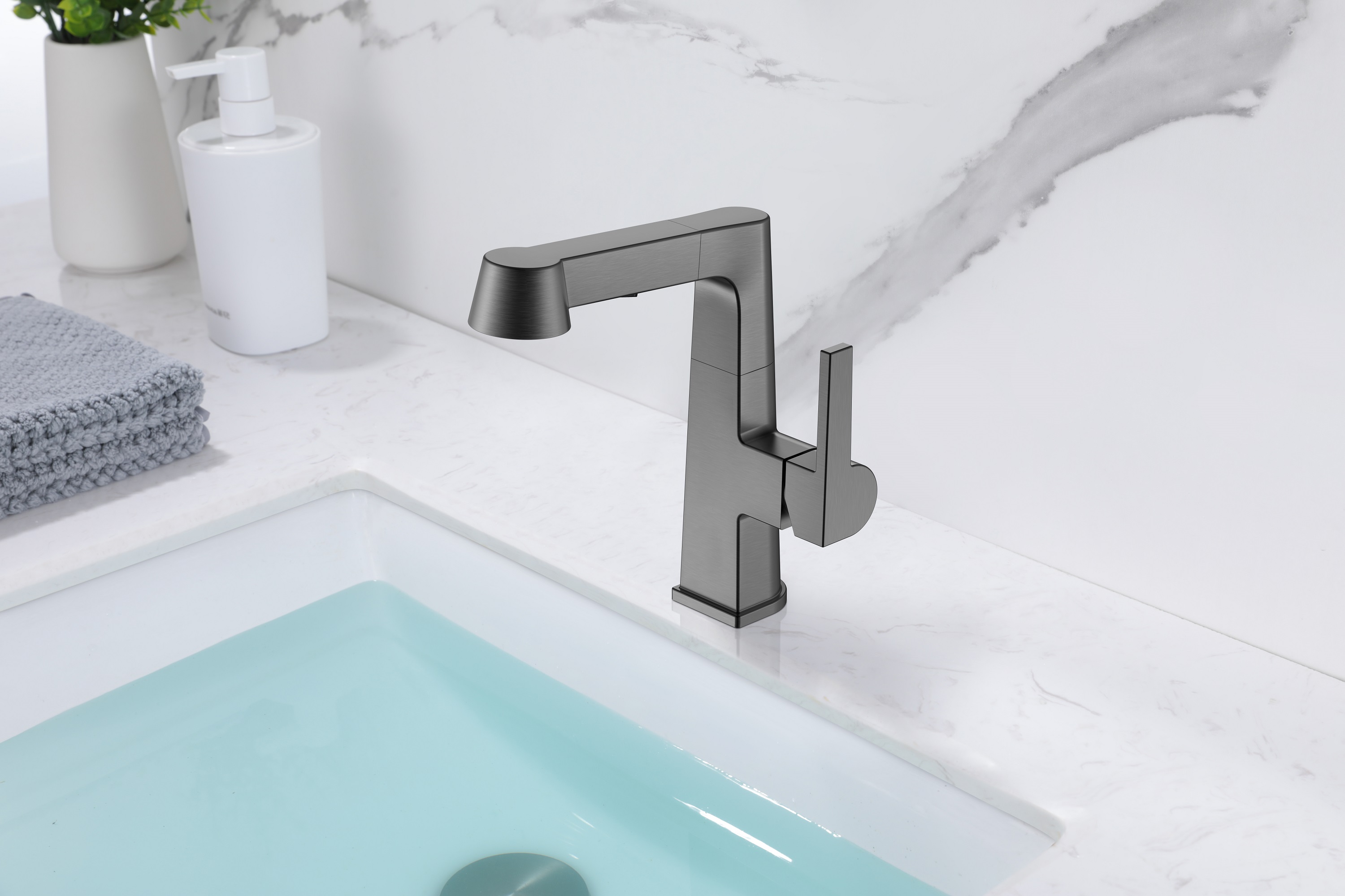 Quadratischer, höhenverstellbarer Chrom-Badezimmerhahn Ausziehbarer Badhahn