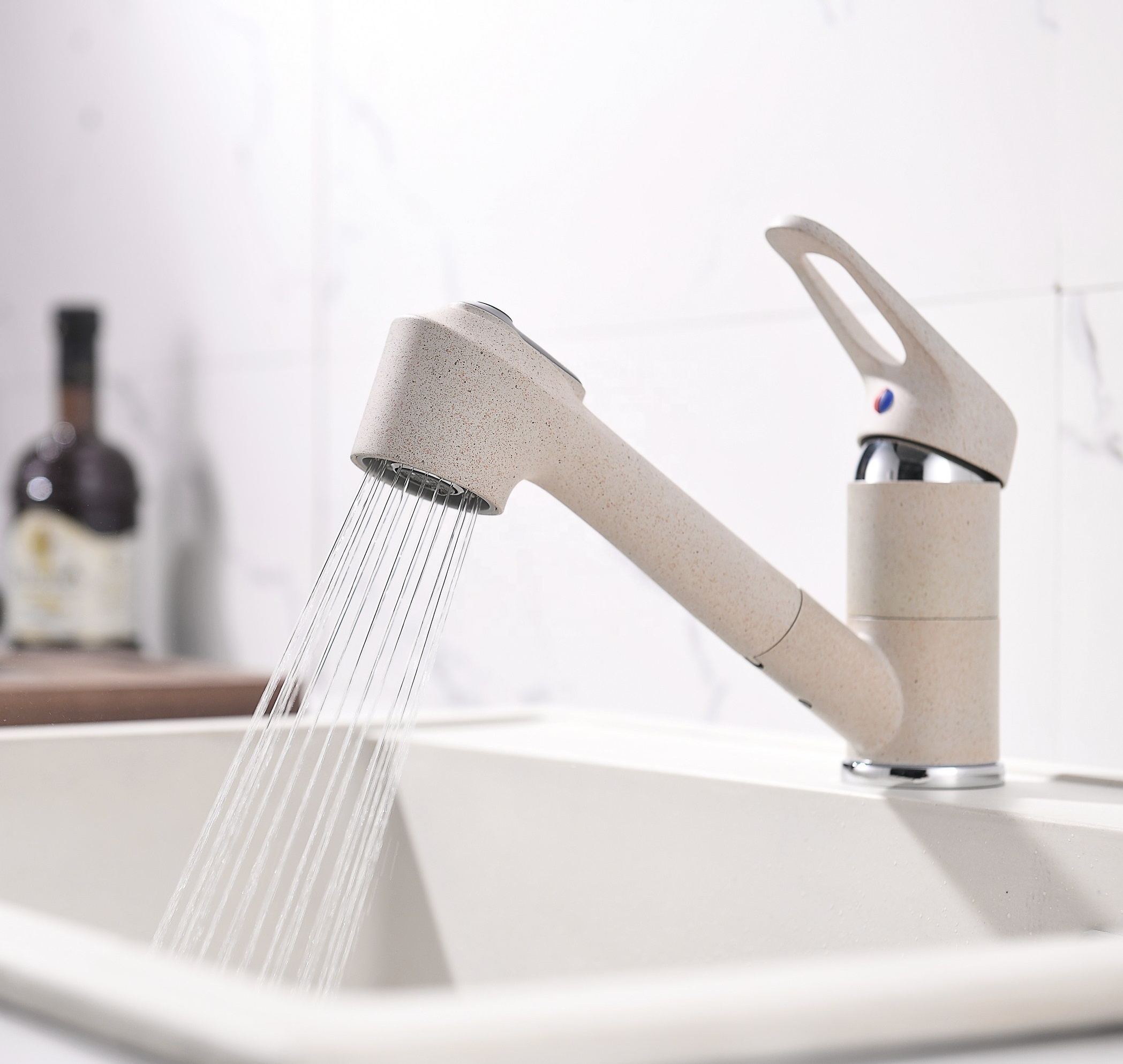Ausziehbare Küchenarmaturen mit Sprüher Heiße und kalte Wasserhähne Wassermischer Wasserhähne Wasserhähne Küchenmischer Küchenarmatur